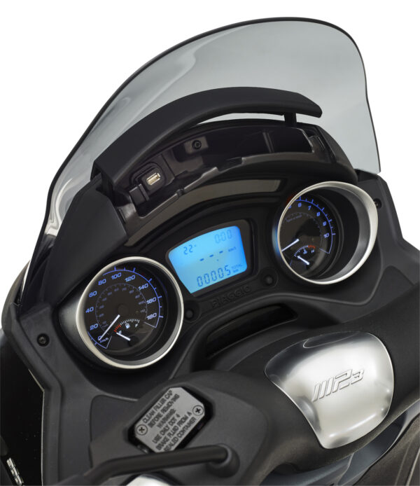 Piaggio MP3-300 HPE-E5 Nero Cosmo Dash