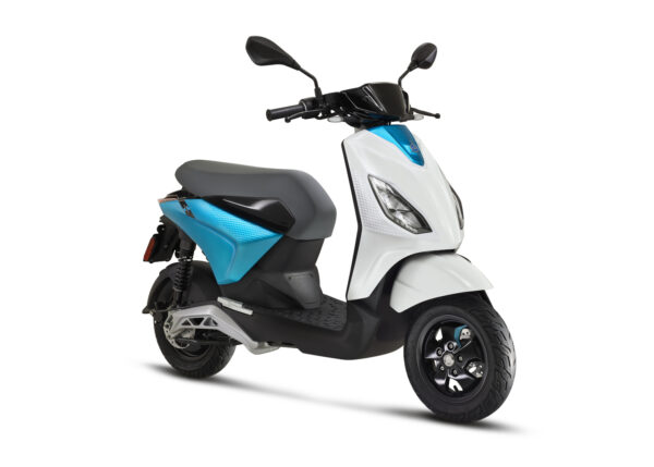 Piaggio One Active Arctic Mix Front Right