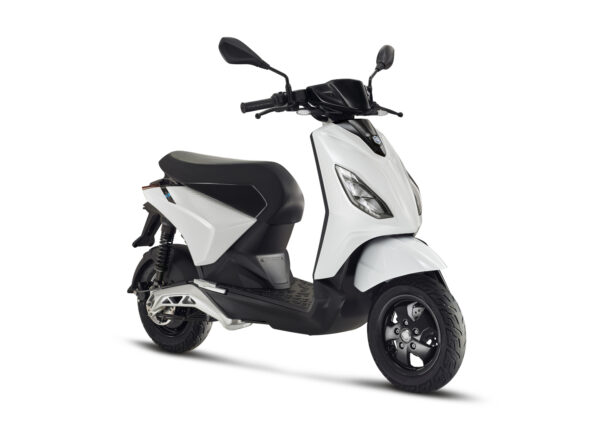 Piaggio One Active Forever White Front right