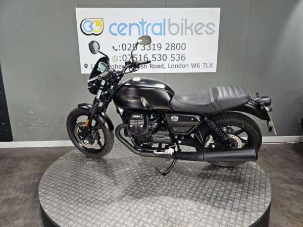 Moto Guzzi V7 850 Stone ABS 2021 Black 15