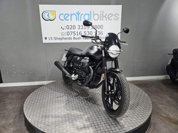 Moto Guzzi V7 850 Stone ABS 2021 Black 11