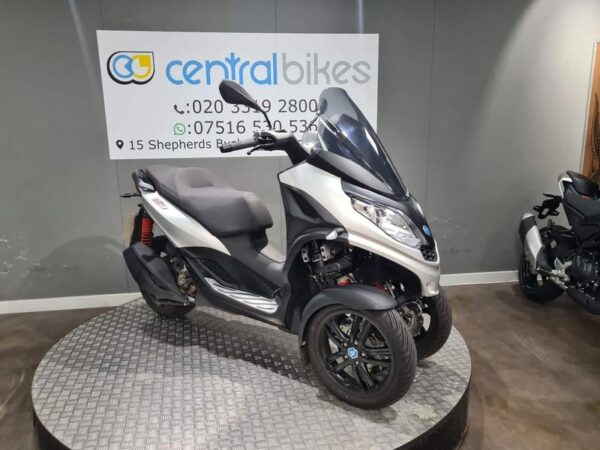 Piaggio MP3 300 Sport HPE 2024 Silver 25