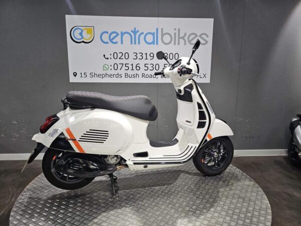 Piaggio Vespa GTS 300 HPE Supersport ABS E5 2024 White 20