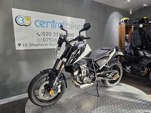 KTM 690 Duke 690 Duke 2018 White 13