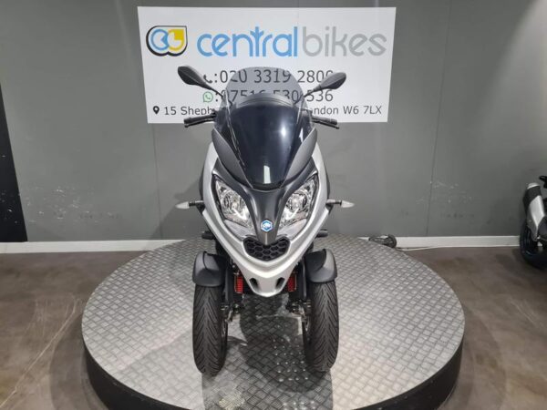 Piaggio MP3 300 Sport HPE 2024 Silver 23