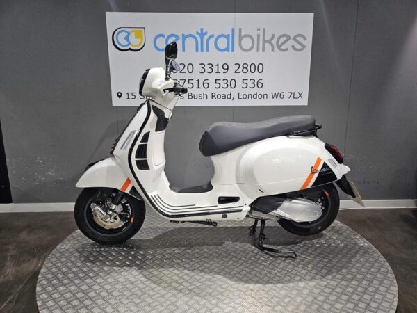 Piaggio Vespa GTS 300 HPE Supersport ABS E5 2024 White 15