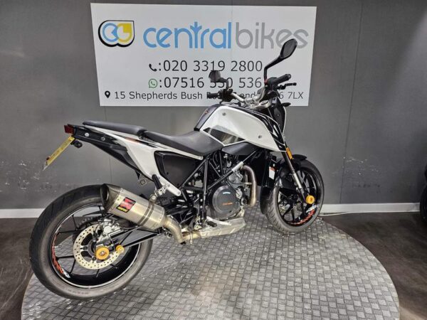 KTM 690 Duke 690 Duke 2018 White 20