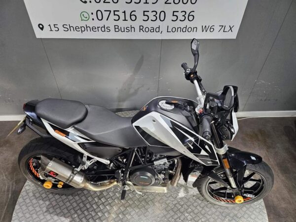 KTM 690 Duke 690 Duke 2018 White 11