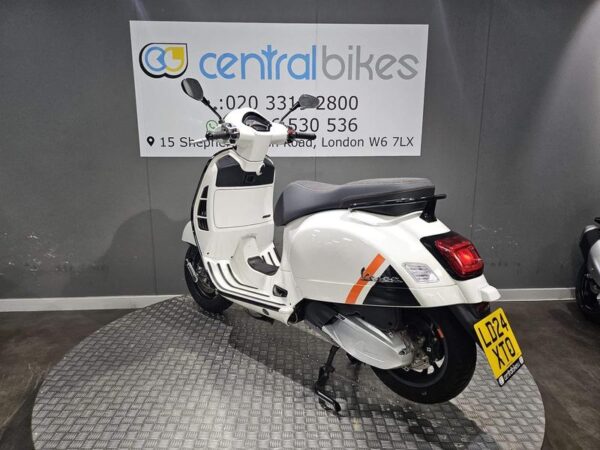 Piaggio Vespa GTS 300 HPE Supersport ABS E5 2024 White 19