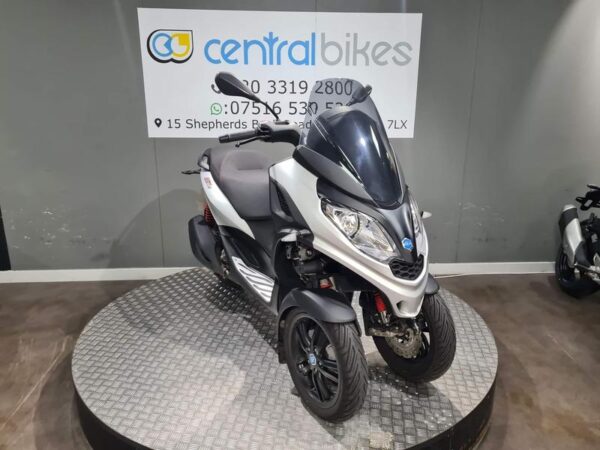 Piaggio MP3 300 Sport HPE 2024 Silver 24