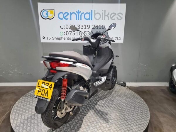 Piaggio MP3 300 Sport HPE 2024 Silver 13