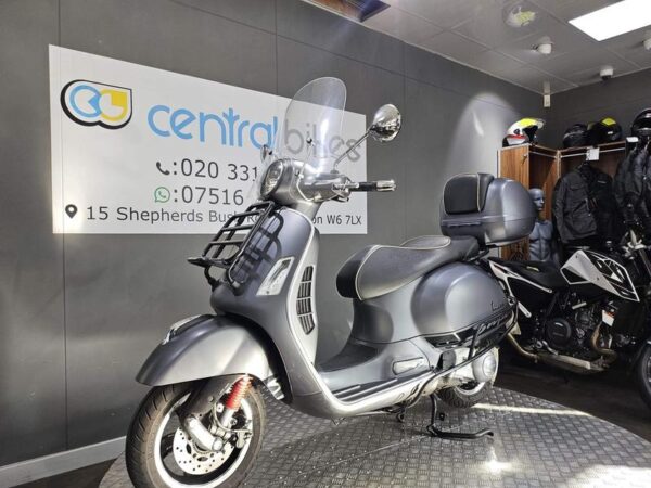 Piaggio Vespa GTS 300 Super Sport ABS 2017 Grey 22