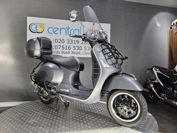 Piaggio Vespa GTS 300 Super Sport ABS 2017 Grey 28