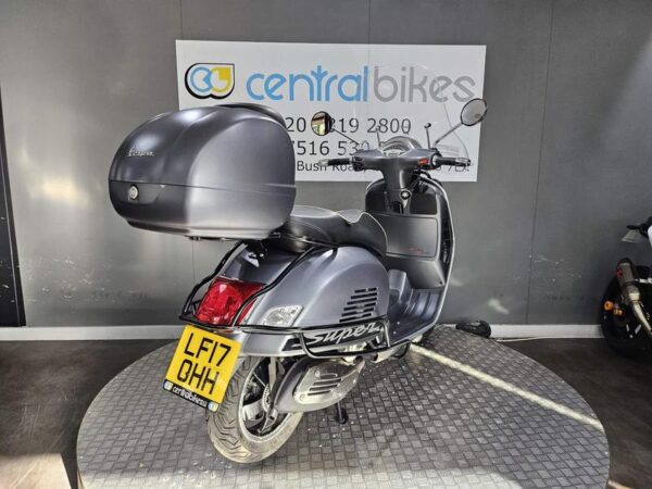 Piaggio Vespa GTS 300 Super Sport ABS 2017 Grey 18