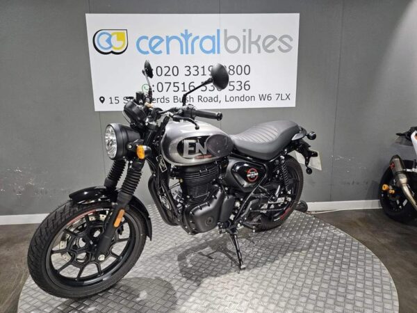 Royal Enfield Hunter 350 2024 Dapper Grey 15