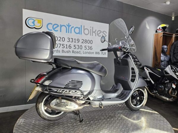 Piaggio Vespa GTS 300 Super Sport ABS 2017 Grey 13