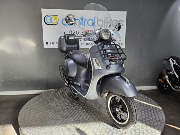 Piaggio Vespa GTS 300 Super Sport ABS 2017 Grey 26