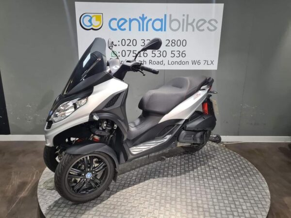 Piaggio MP3 300 Sport HPE 2024 Silver 21