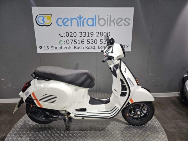 Piaggio Vespa GTS 300 HPE Supersport ABS E5 2024 White 5