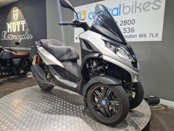 Piaggio MP3 300 Sport HPE 2024 Silver 3