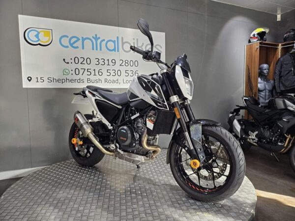 KTM 690 Duke 690 Duke 2018 White 2