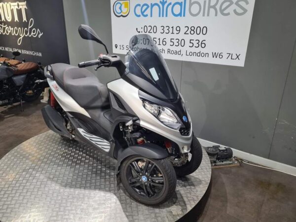 Piaggio MP3 300 Sport HPE 2024 Silver 5