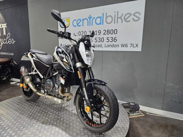 KTM 690 Duke 690 Duke 2018 White 21