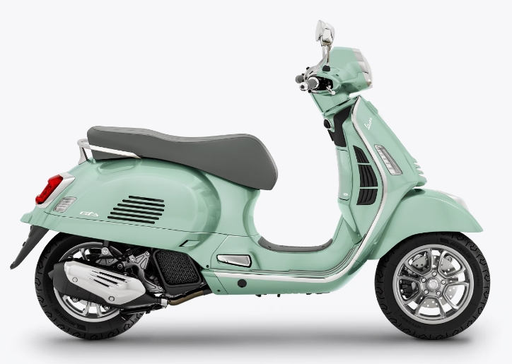 Vespa GTS 125 Euro 5 + Verde Amabile Right A mint green Vespa scooter positioned at a three-quarter angle on a white background.