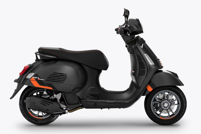 Vespa GTS 125 SuperSport Euro 5 + Nero Convinto Matt Right A black modern Vespa scooter with orange accents on a white background.