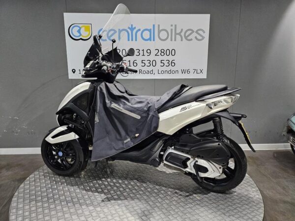 Piaggio MP3 300 Yourban Sport 2019 White 14