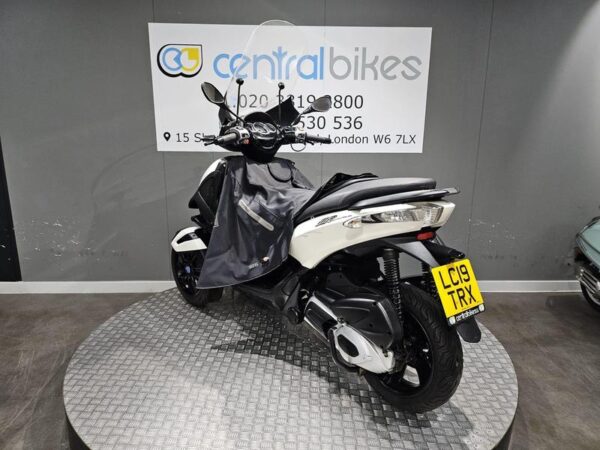 Piaggio MP3 300 Yourban Sport 2019 White 18