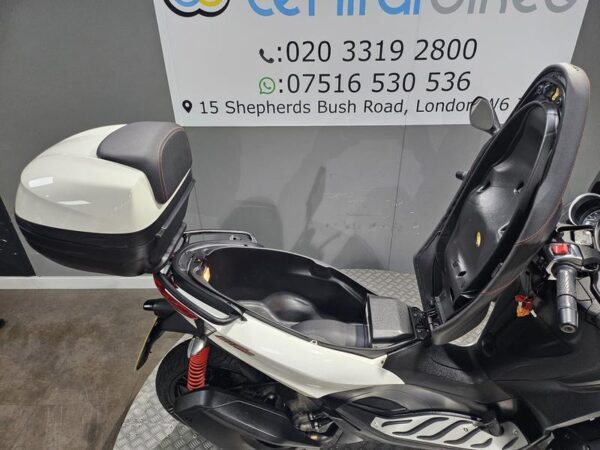 Piaggio MP3 300 Sport HPE 2020 White 8