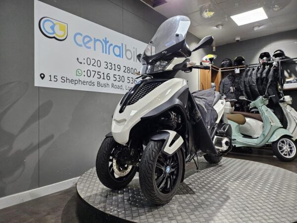 Piaggio MP3 300 Yourban Sport 2019 White 13