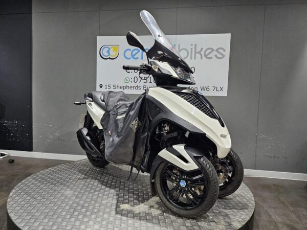 Piaggio MP3 300 Yourban Sport 2019 White 8