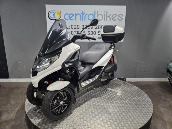 Piaggio MP3 300 Sport HPE 2020 White 25