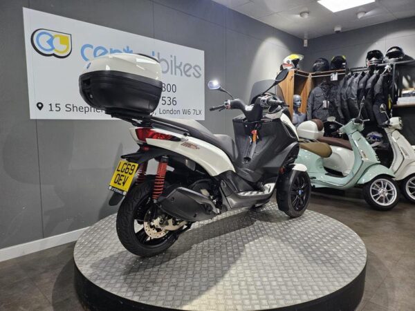 Piaggio MP3 300 Sport HPE 2020 White 10