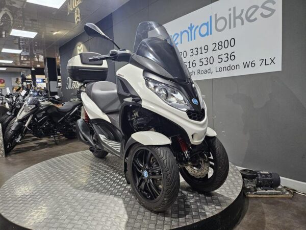 Piaggio MP3 300 Sport HPE 2020 White 4