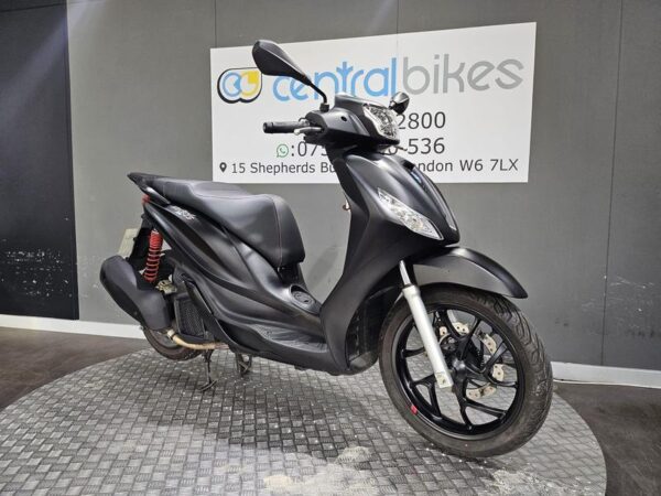 Piaggio Medley 125 125 S CVT Euro 5 2023 Black 24