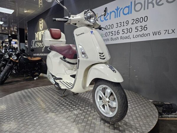 Piaggio Vespa Primavera 50 50 2T CVT 2016 White 4