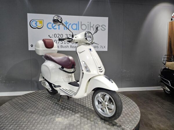 Piaggio Vespa Primavera 50 50 2T CVT 2016 White 29