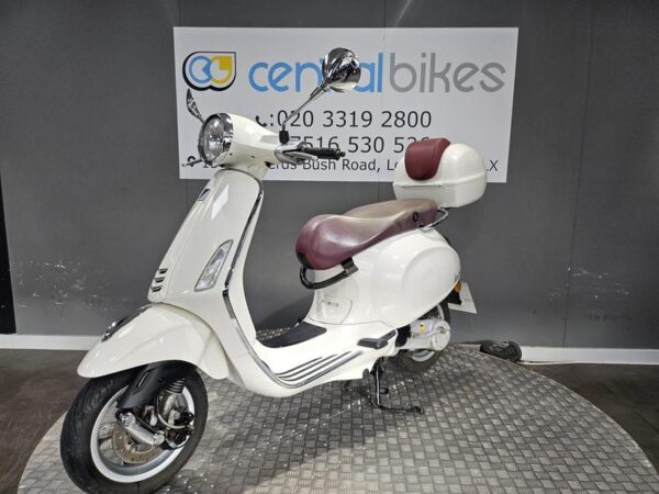 Piaggio Vespa Primavera 50 50 2T CVT 2016 White 24