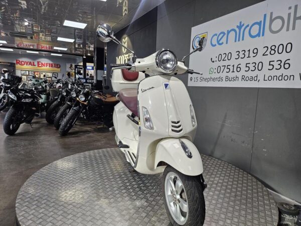 Piaggio Vespa Primavera 50 50 2T CVT 2016 White 6