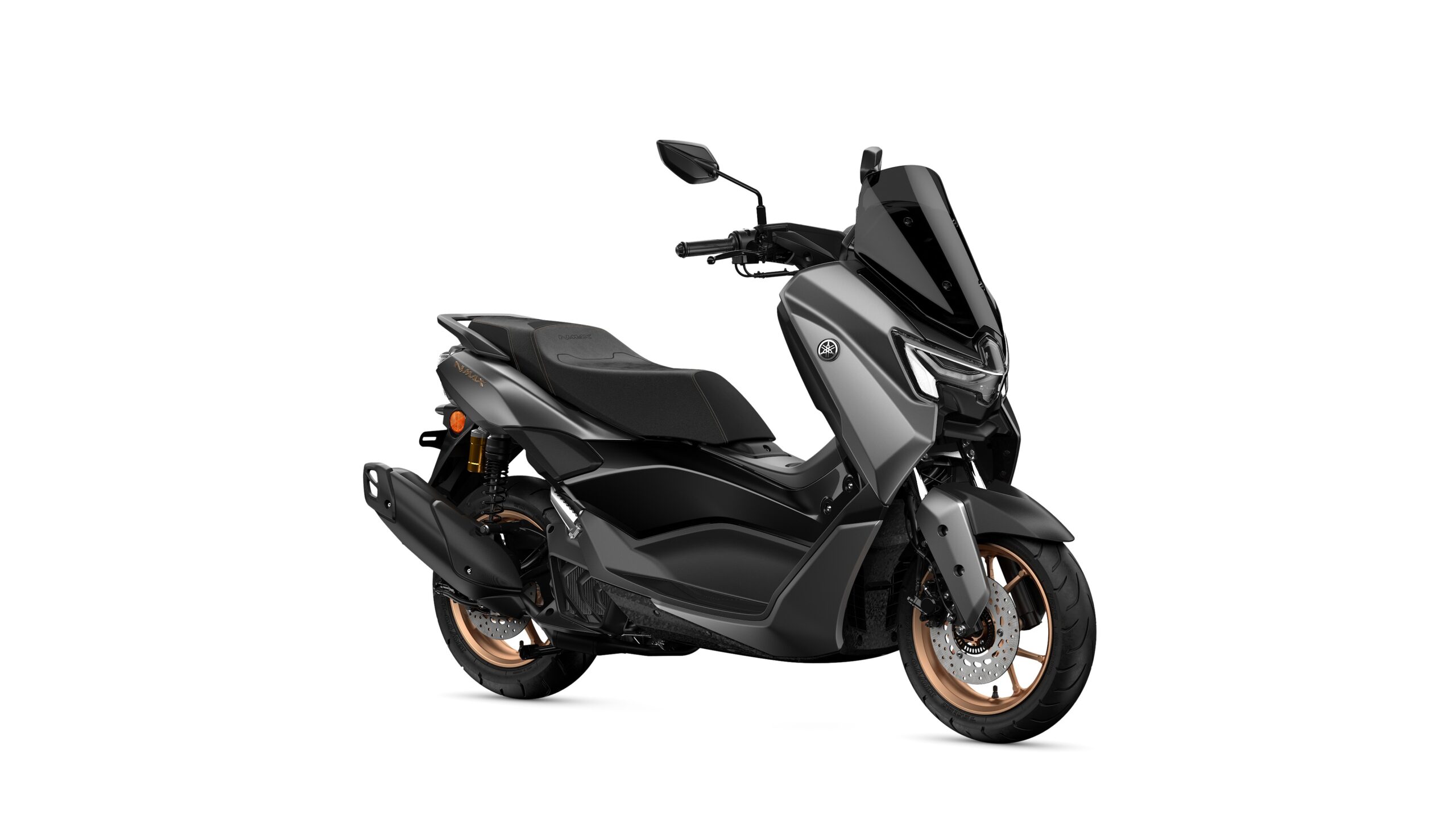 Yamaha 2026 NMAX 155 TECH MAX Crystal Graphite Lateral Right Yamaha 2026 NMAX 155 TECH MAX A sleek, modern scooter with a matte black finish and copper accents, featuring a tall windshield, a comfortable seat, and an advanced styling design.
