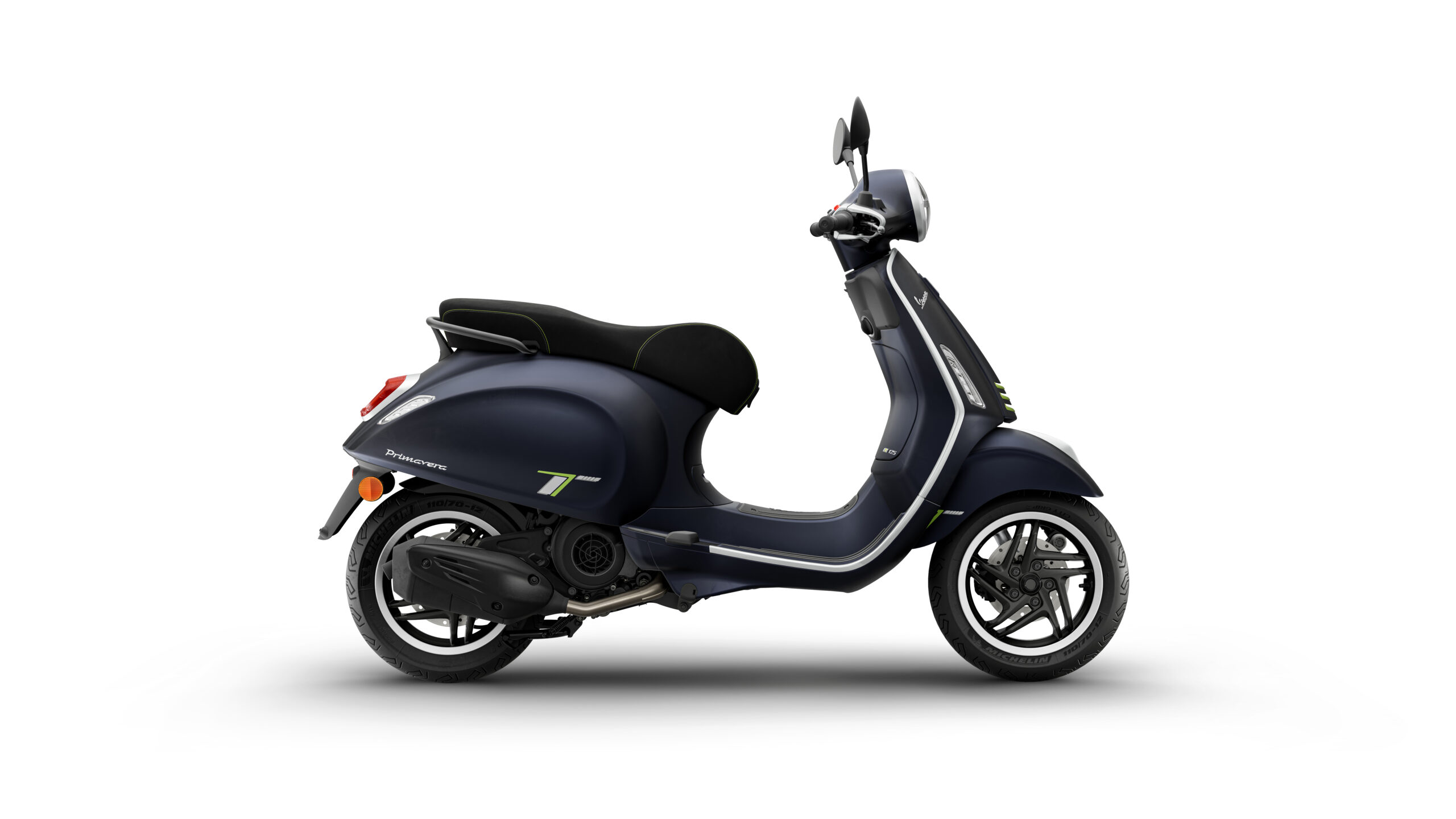 Primavera Tech 125 2026 Blu Energico Right Vespa Primavera 125 Tech Euro 5 + 2026 A sleek navy blue scooter with a black seat and green accents, viewed from the side against a white background.