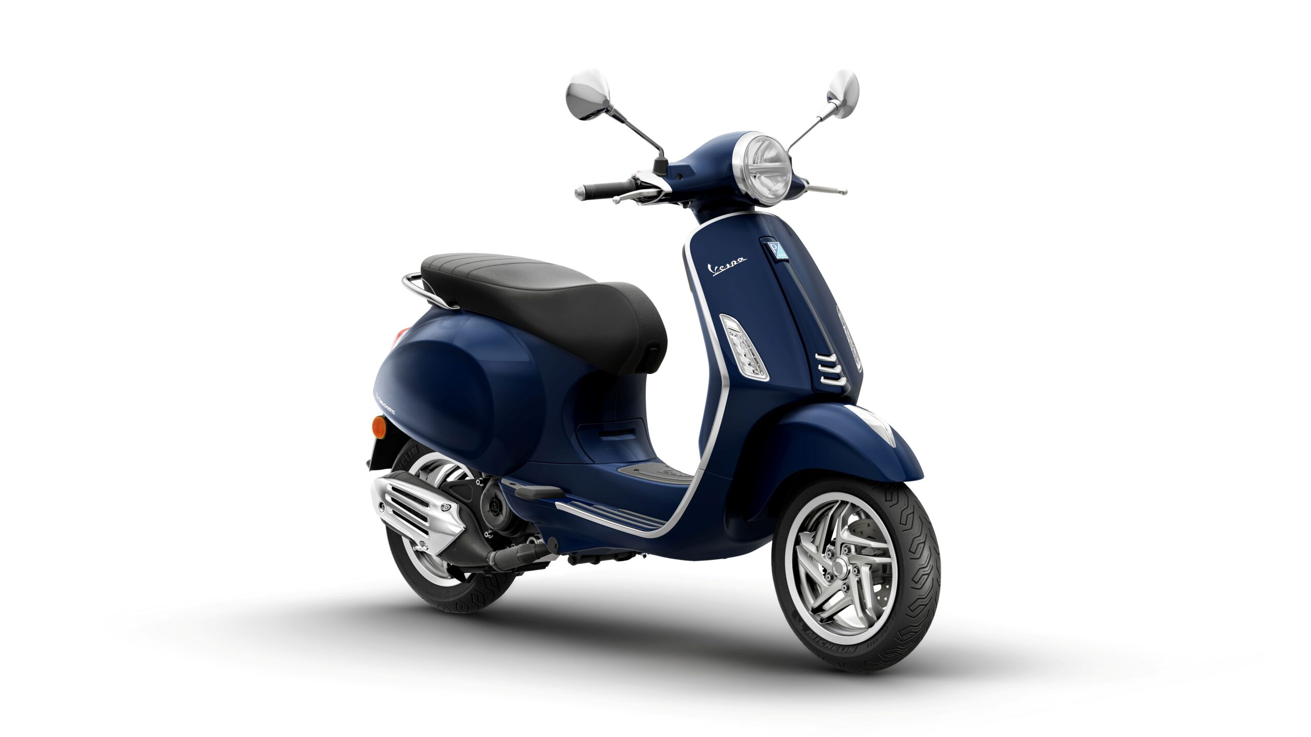 Vespa Primavera 50 MY26 Blue Energico Lateral Right A modern blue Vespa scooter with a black seat, chrome accents, and a classic design, positioned on a white background.