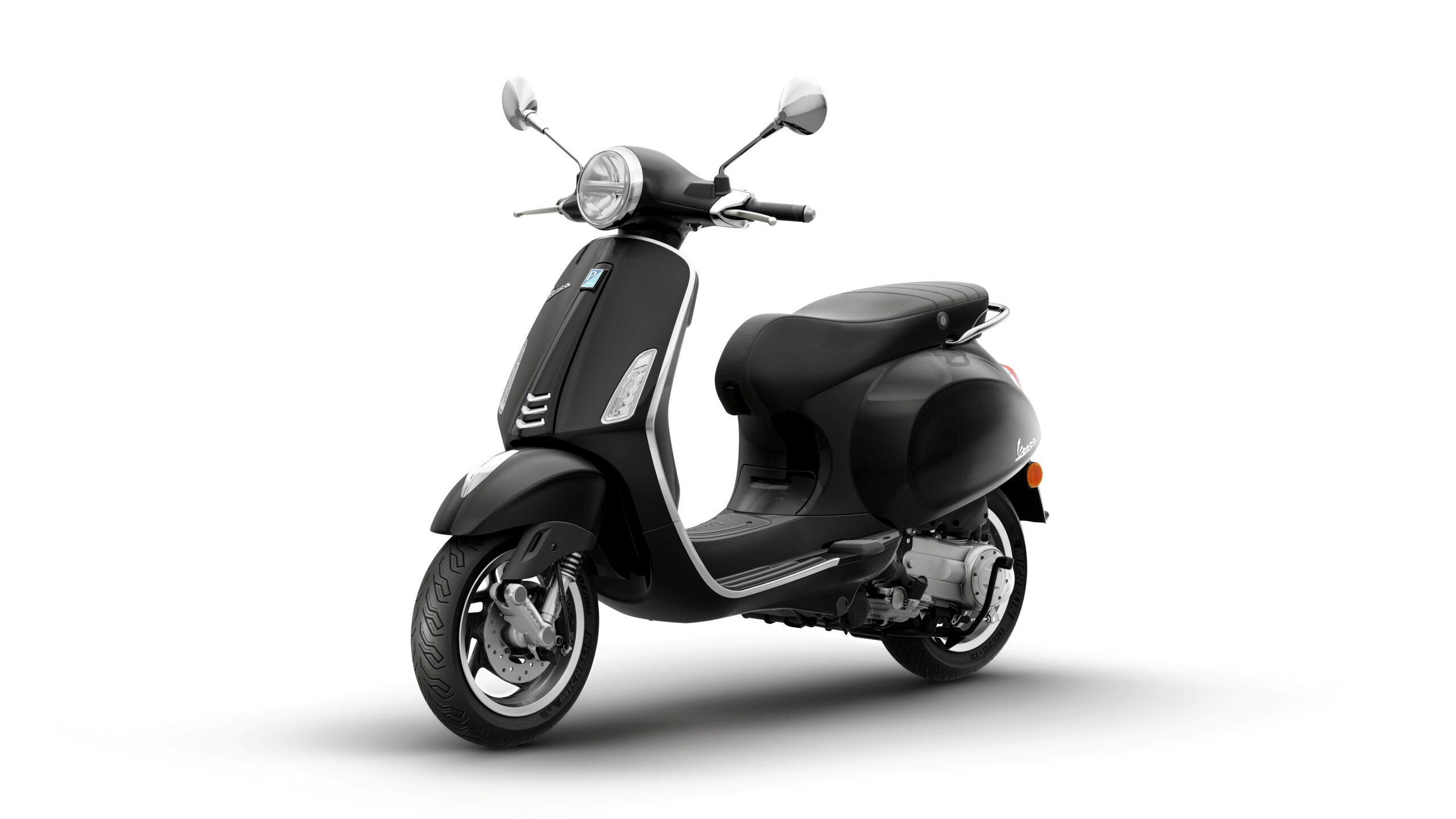 Vespa Primavera 50 MY26 Nero Convinto Lateral Left A sleek black scooter with a classic design, featuring a round headlight, mirrors, and a comfortable seat, positioned on a white background.