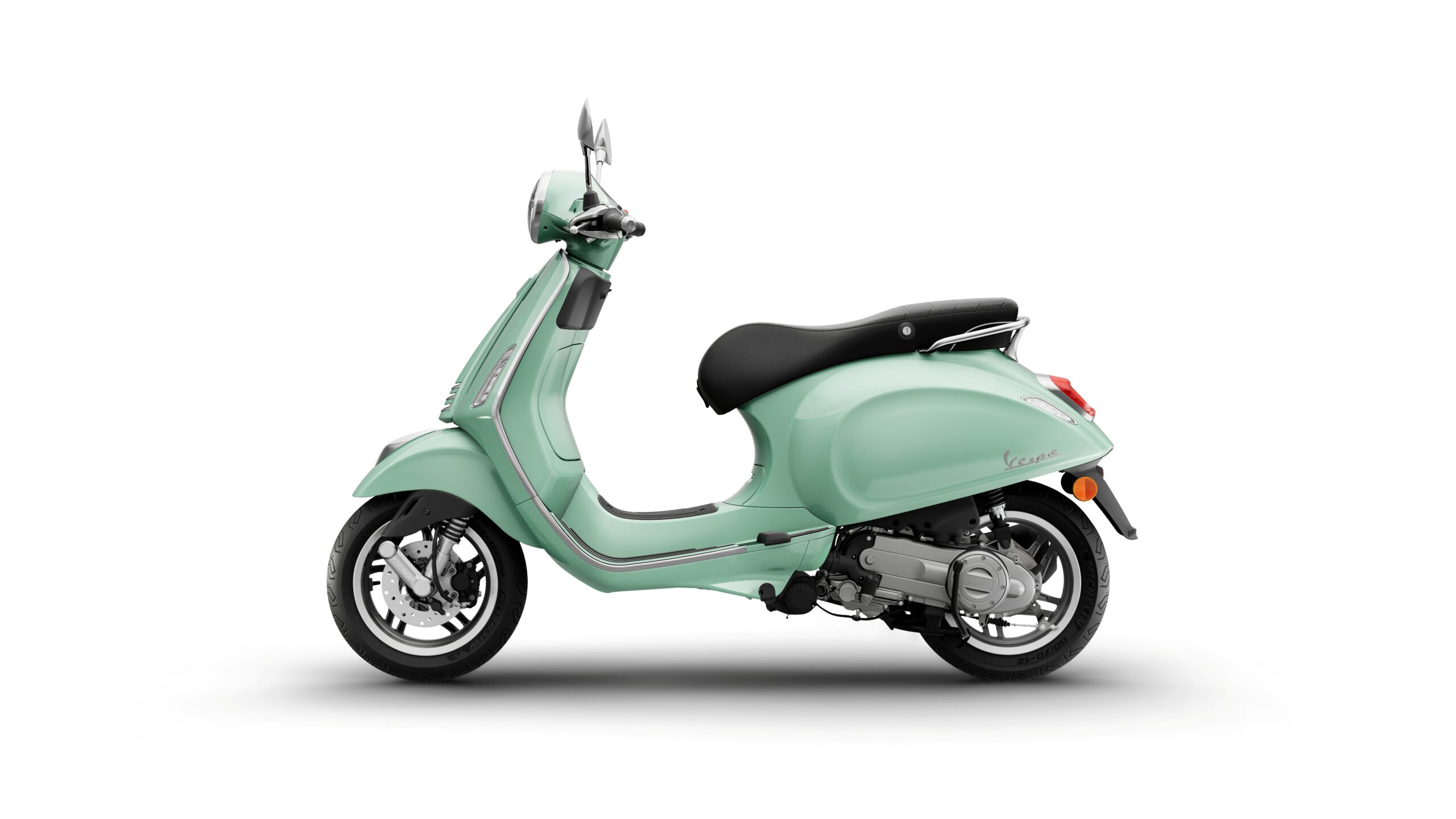 Vespa Primavera 50 MY26 Verde Amabile Left A mint green Vespa scooter is displayed from the side, showcasing its sleek design and chrome accents.