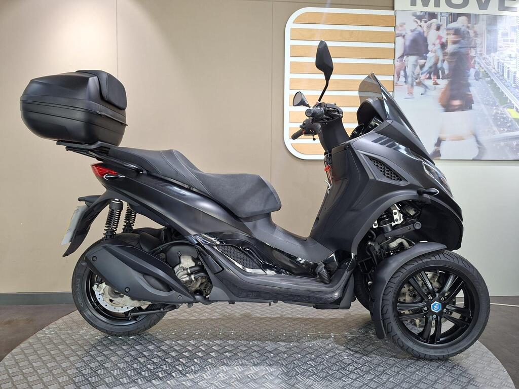 Piaggio MP3 300 2023 1 Piaggio MP3 300 2023