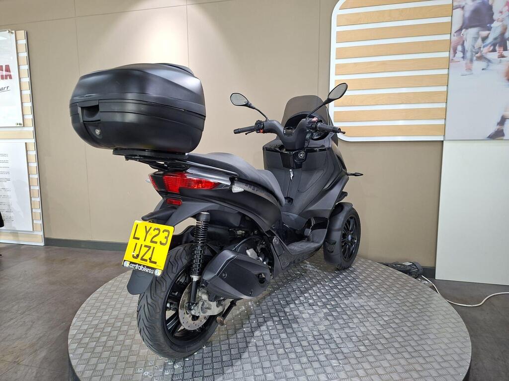 Piaggio MP3 300 2023 6