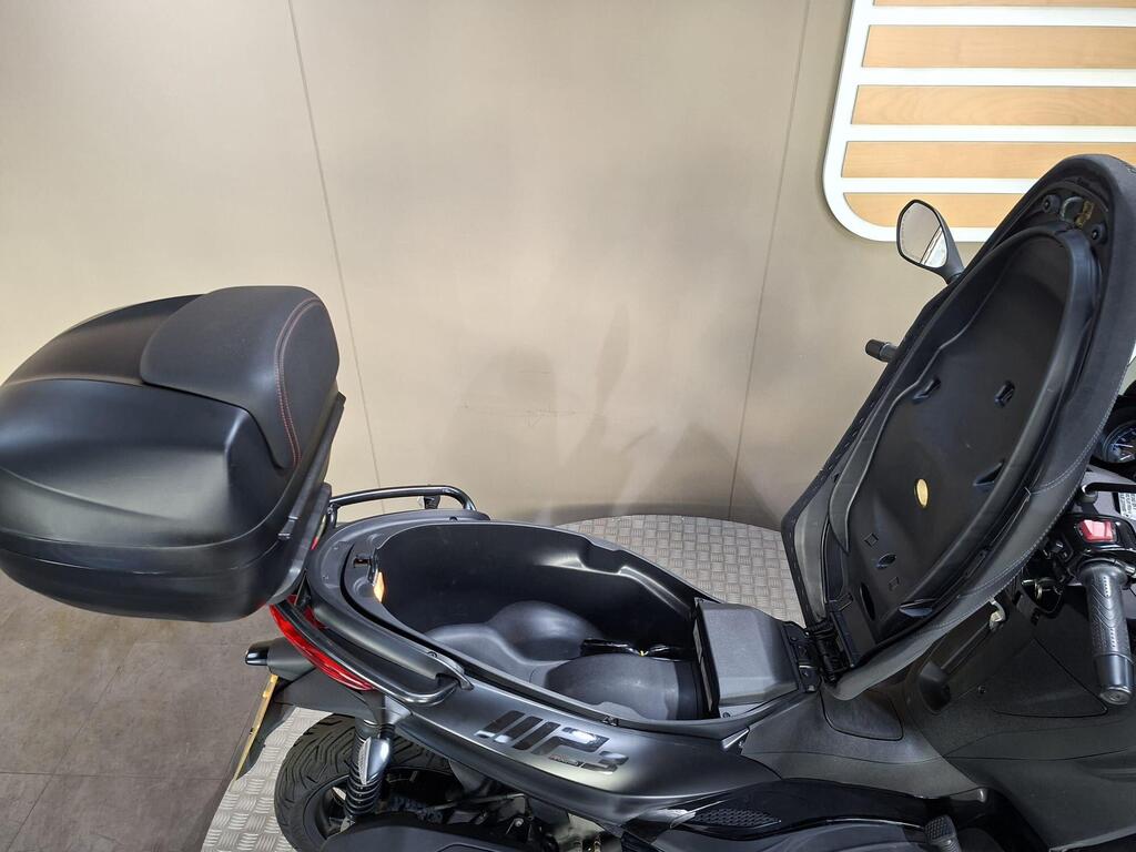 Piaggio MP3 300 2024 11